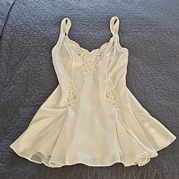 Victoria's Secret Lingerie size S - Picture 2 of 11